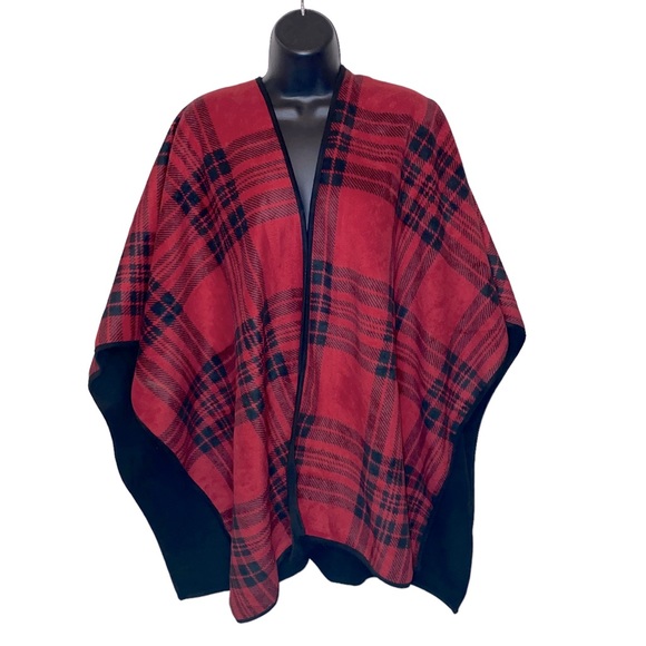 Reversible Plaid and Black Fleece Cape - Picture 1 of 3